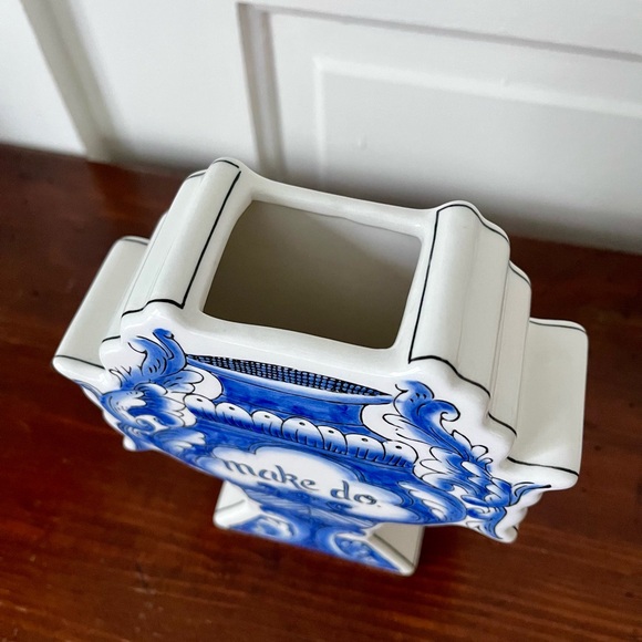 Retired Molly Hatch for Anthropologie “Make Do” Vase Urn Blue and White - Picture 5 of 6